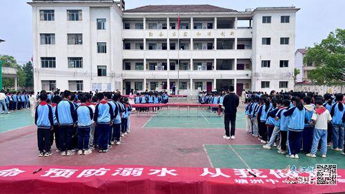 泰和县塘洲镇中心小学开展防溺水安全教育宣誓签名活动 图
