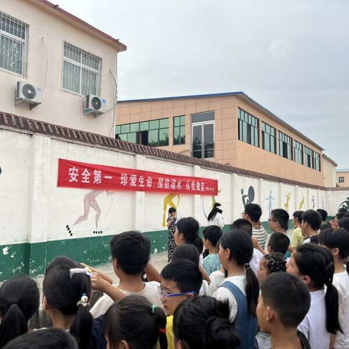 方城县杨楼镇屈湾小学举行2024年暑假前防溺水宣誓仪式