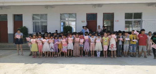 汝南政法委驻张楼镇邢庄村第一书记廖运生为村小学上防溺水宣传课