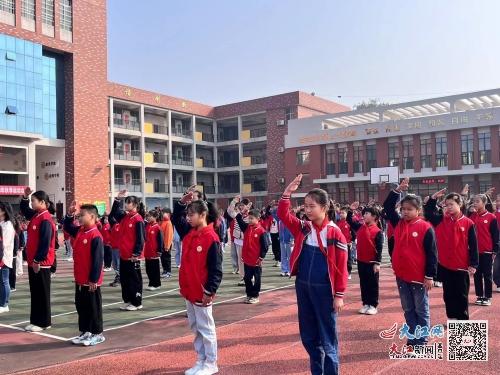 萍乡经开区田中小学开展国旗下微队课展示活动 图