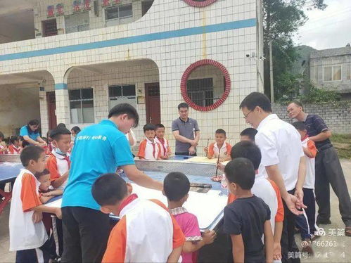 靖西市社会爱心组织到武平镇仙奉小学开展中秋慰问活动